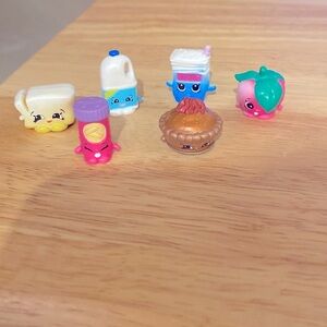 Shopkins Making An Apple Pie.